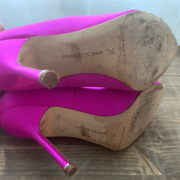 MANOLO BLAHNIK “HANGISI” Fuchsia Satin Jewel Buckle Pumps-Size 6 (AUTHENTICATED) - Picture 9 of 16
